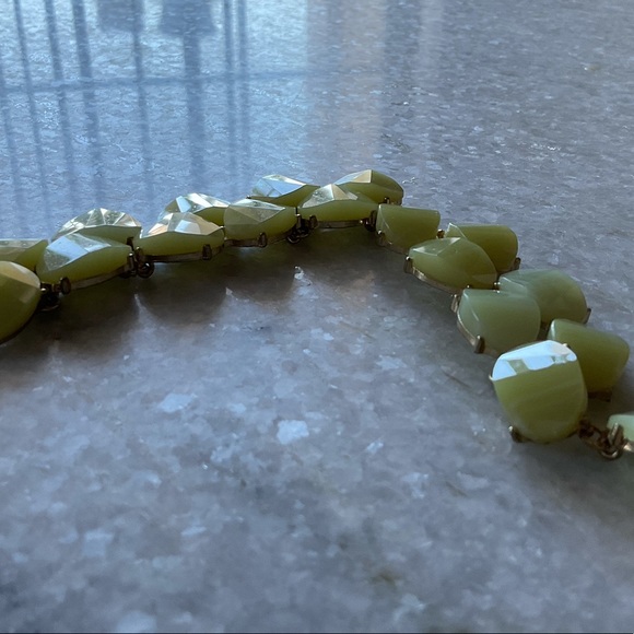 Lime green Apron Necklace - Picture 5 of 5